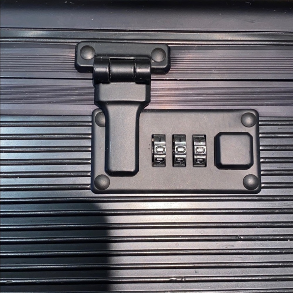 Nars makeup case with lock - Picture 4 of 6